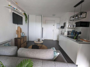 T2 lumineux avec terrasse à 50m de la plage et des commerces, parking inclus, 4 couchages, La Grande-Motte - FR-1-250-273